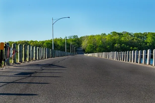 Route récemment pavée.
